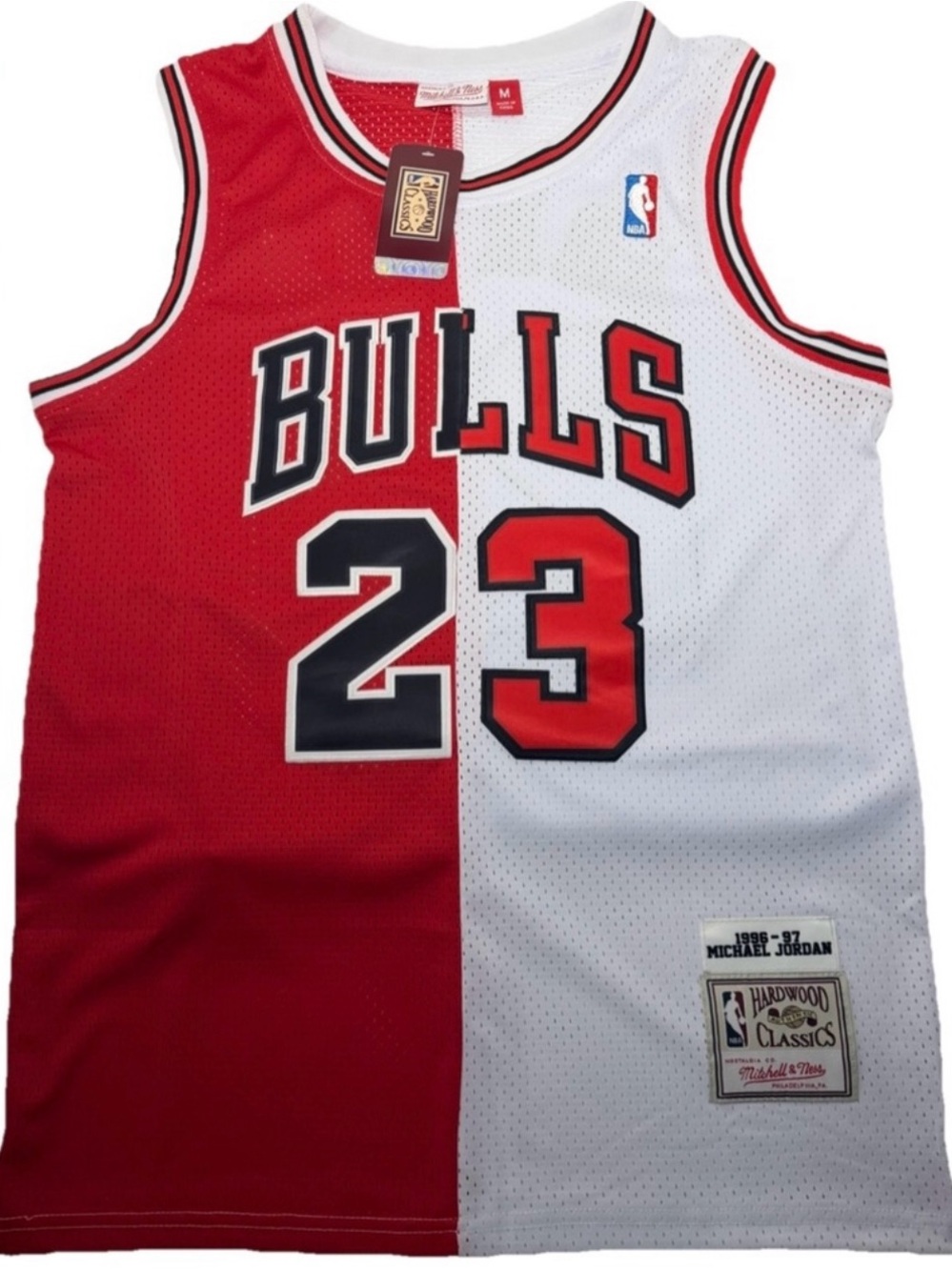 Mitchell & Ness 1996-1997 Chicago Bulls Michael Jordan Authentic Jersey, Men's M